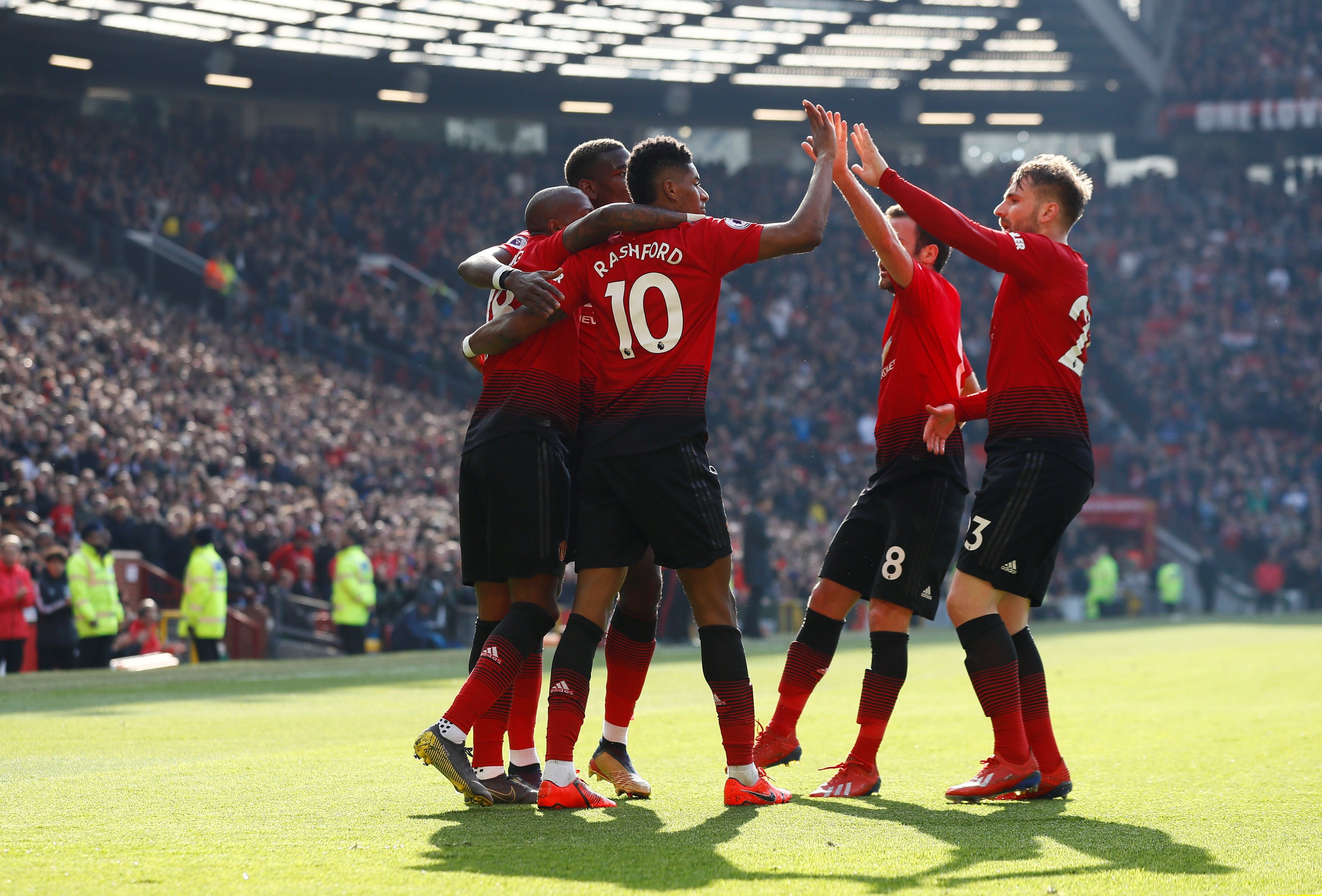 出球队在外 出球队在外